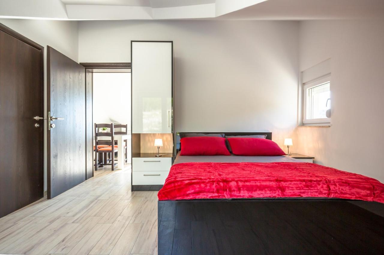 Ferdo 1 Hotel Makarska Buitenkant foto