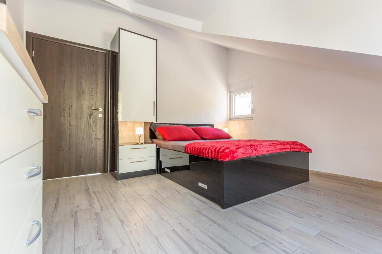 Ferdo 1 Hotel Makarska Buitenkant foto
