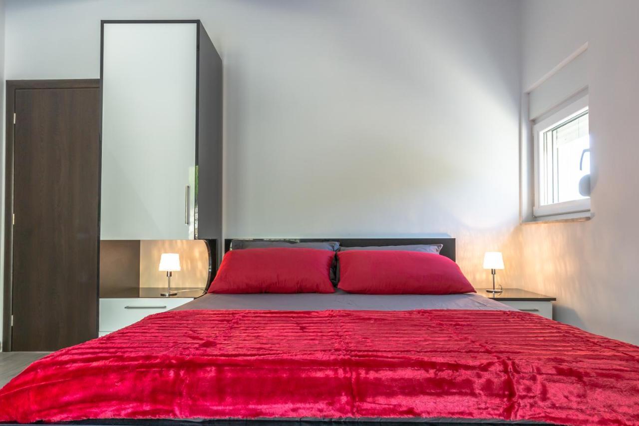 Ferdo 1 Hotel Makarska Buitenkant foto